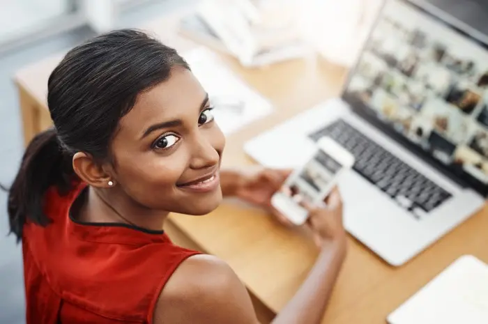 Menjadi Administrator Media Sosial