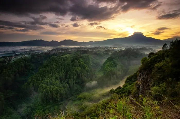Aktivitas Menarik di Tebing Keraton Bandung