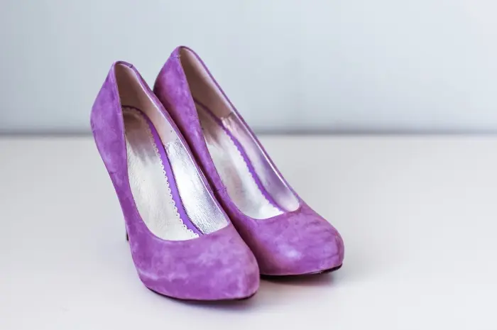 Cara Merawat High Heels Berbahan Suede dengan Cairan Suede Protector