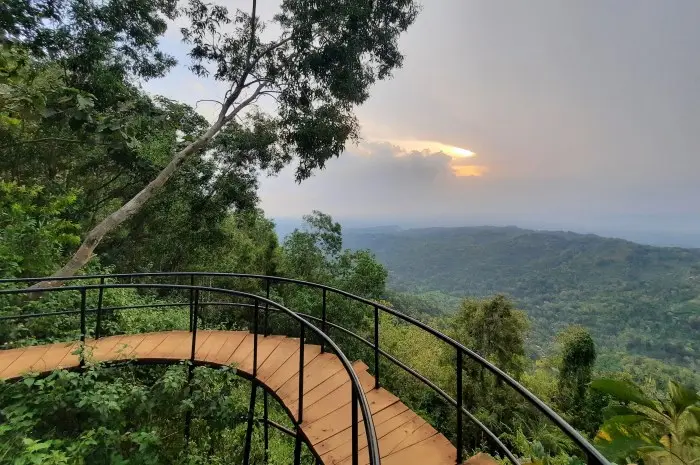 Fasilitas Pendukung di Hutan Pinus Pengger