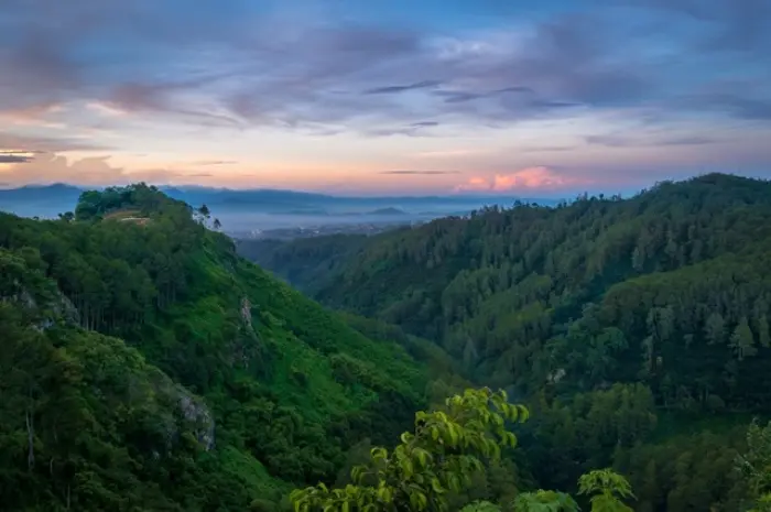 Informasi Jam Operasional Tebing Keraton Bandung