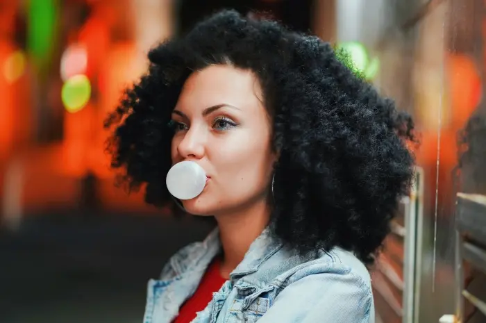 Manfaat Mengunyah Permen Karet untuk Mengurangi Lemak Leher