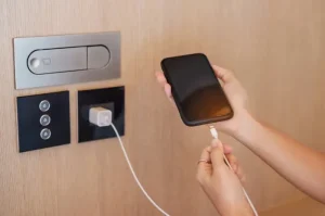 Overcharging HP yang Bisa Merusak Baterai