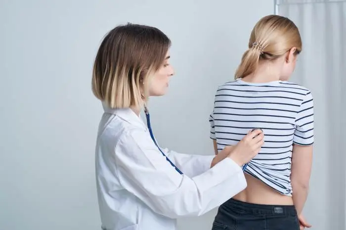 Waspadai 7 Penyebab Utama Skoliosis, Pencegahan dan Pengenalan Dini