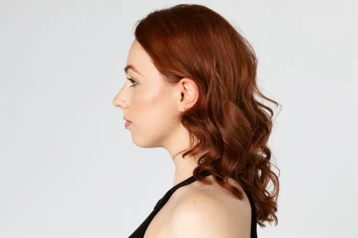 Wavy Medium Length Menonjolkan Kesan Wajah Lebih Tirus dan Fresh