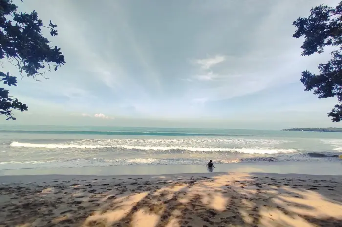 Aktivitas Wisata di Pantai Carita