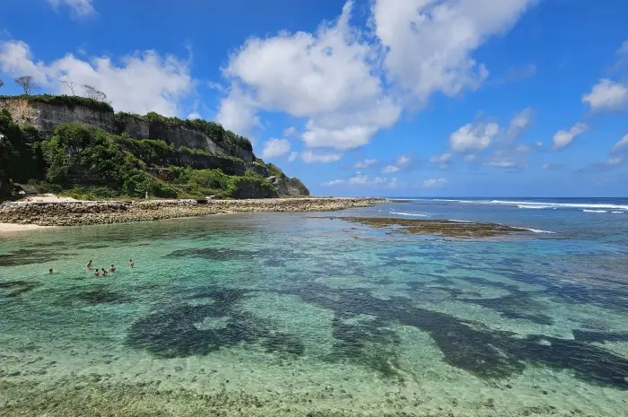 Menikmati Kuliner di Pantai Melasti