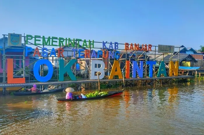 Objek Wisata Belanja di Pasar Terapung Lok Baintan Banjarmasin