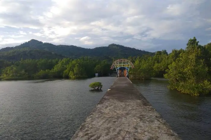 Pantai Bahowo, Objek Wisata Bahari dengan Taman Mangrove di Manado