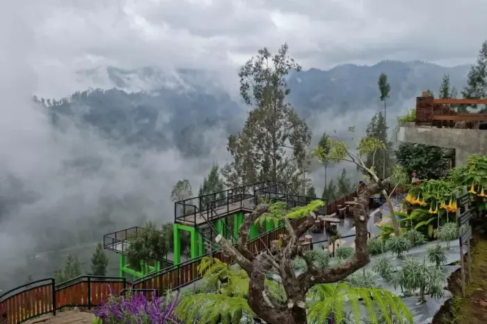 Destinasi Wisata Terbaik di Jawa Timur yang Menyajikan Keindahan Alam & Sejarah