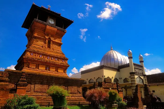 Masjid Menara Kudus: Perpaduan Arsitektur Hindu dan Islam