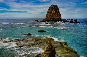 Wisata Pantai di Jawa Timur yang Menawarkan Pemandangan Alam Memukau