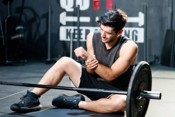 Overtraining Warning: 6 Tanda Tubuh Butuh Istirahat Total dan Solusi Pemulihannya