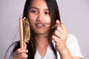 Rambut Rontok Setelah Melahirkan? Ini Penjelasan dan Solusinya